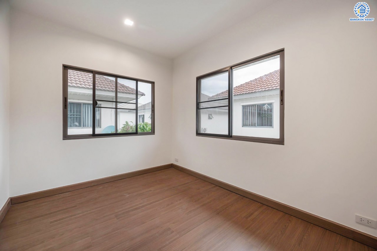 บ้านมือสองตกแต่งใหม่ โครงการ เพอร์เฟคเพลส แจ้งวัฒนะ-ปากเกร็ด เนื้อที่ 54 ตร.ว. ฟังก์ชัน 3 ห้องนอน 3 ห้องน้ำ จอดรถได้ 2 คัน รองรับทุกการอยู่อาศัย บนทำเลศักยภาพ ใกล้เซ็นทรัลแจ้งวัฒนะ รถไฟฟ้าสายสีชมพู "สถานีปากเกร็ด" และเชื่อมสู่แจ้งวัฒนะและทางด่วน "ศรีรัช"...